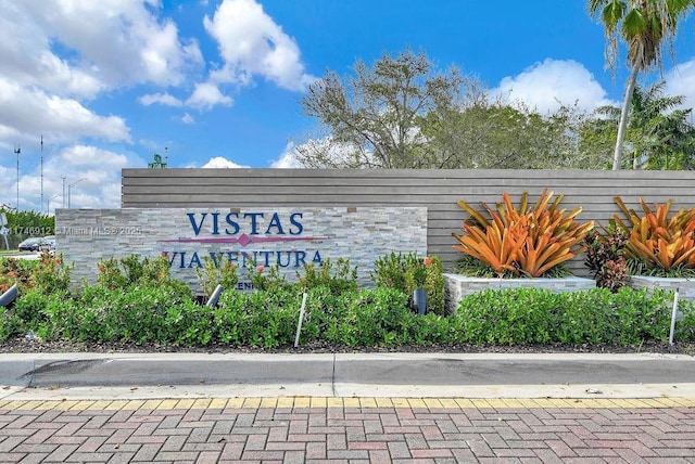 view of community / neighborhood sign