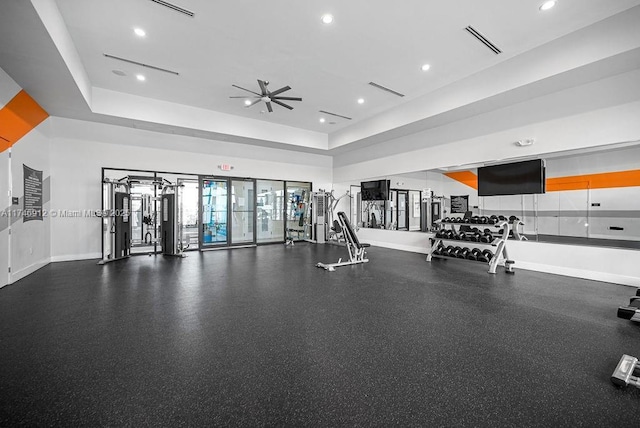 gym with a ceiling fan, recessed lighting, visible vents, and baseboards