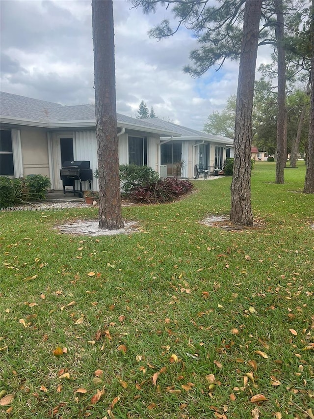 view of yard with a patio area