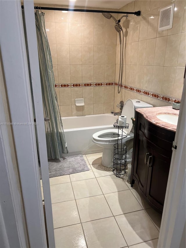 full bath featuring shower / tub combo with curtain, visible vents, toilet, vanity, and tile patterned floors