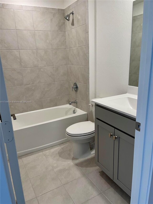 2435 SE 11th St, Homestead, FL 33035 - full bath featuring toilet, bathing tub / shower combination, tile patterned flooring, and vanity