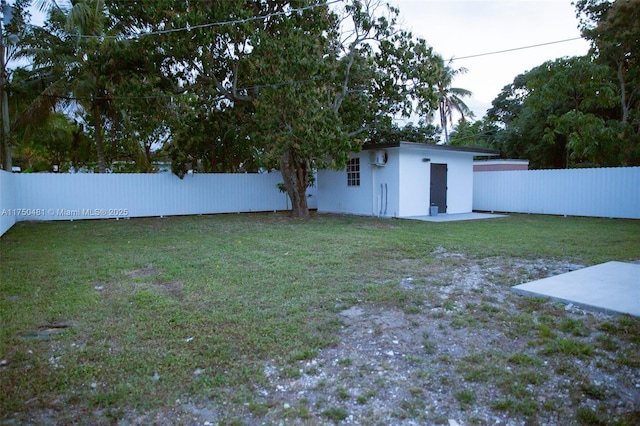 view of yard featuring a fenced backyard