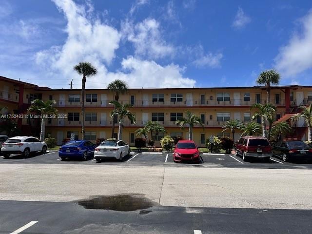5050 Bayview Dr Unit 17, Fort Lauderdale, FL 33308 - view of property featuring uncovered parking