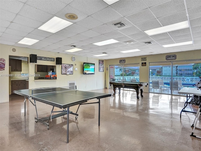 recreation room featuring visible vents and a drop ceiling