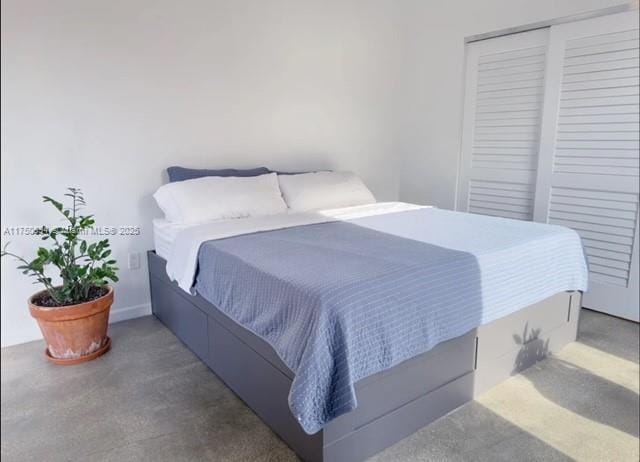 bedroom featuring a closet