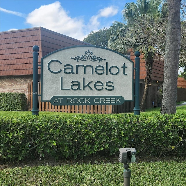 view of community / neighborhood sign