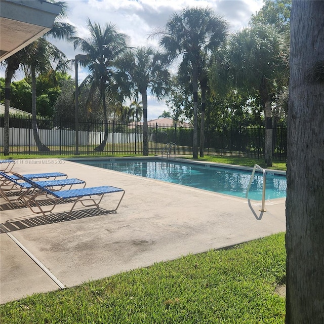 4149 Wimbledon Dr Unit 4149, Cooper City, FL 33026 - view of pool with a patio and fence