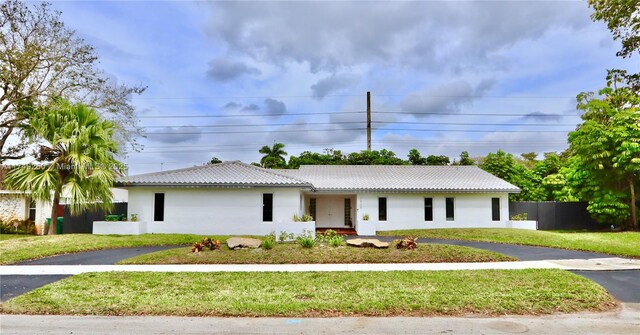 1925 NE 214th Ter, Miami, FL 33179 - photo 1