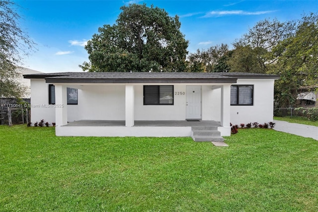 view of front of house featuring a front yard, fence, and stucco siding