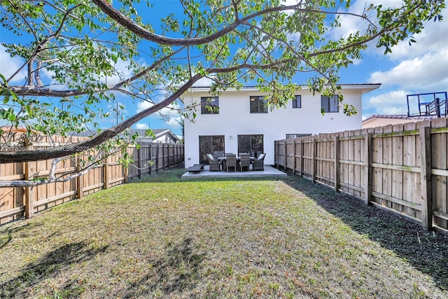 view of yard with a patio area, outdoor lounge area, and a fenced backyard