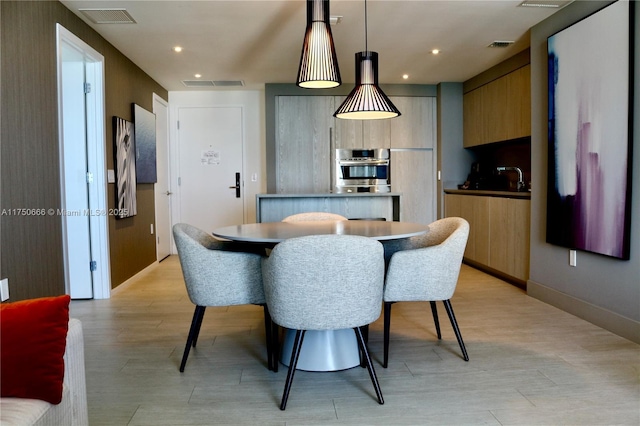 dining space featuring light wood-style flooring, visible vents, and recessed lighting