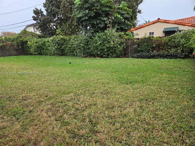 view of yard featuring fence