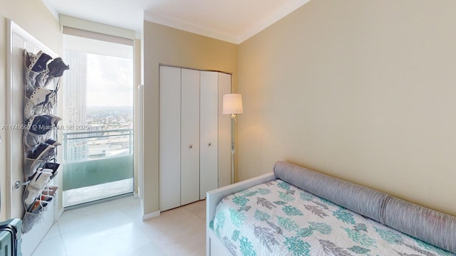 bedroom featuring a closet