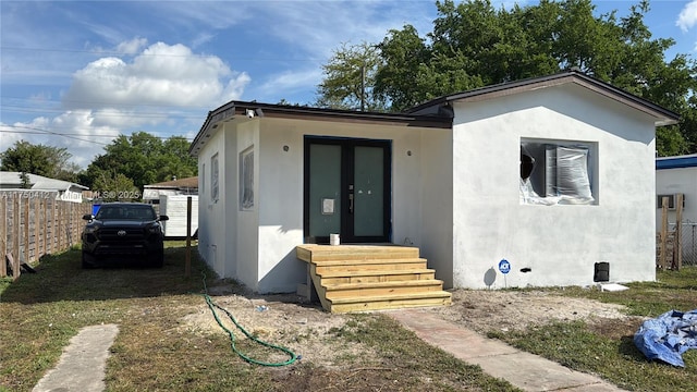 view of front of property with stucco siding and fence