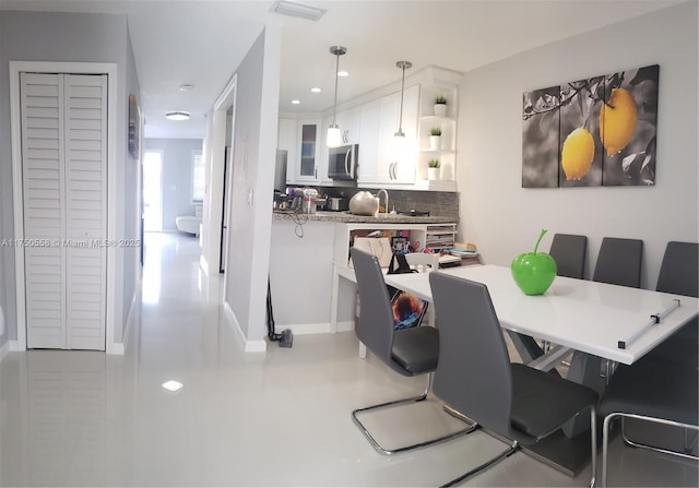 dining area with recessed lighting, visible vents, and baseboards