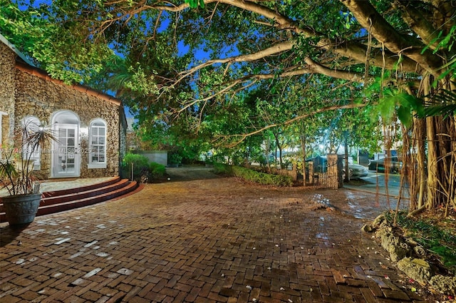 view of yard featuring a gate