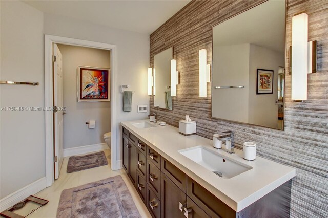 3962 Pinewood Ln, Weston, FL 33331 - full bath with baseboards, double vanity, tasteful backsplash, and toilet
