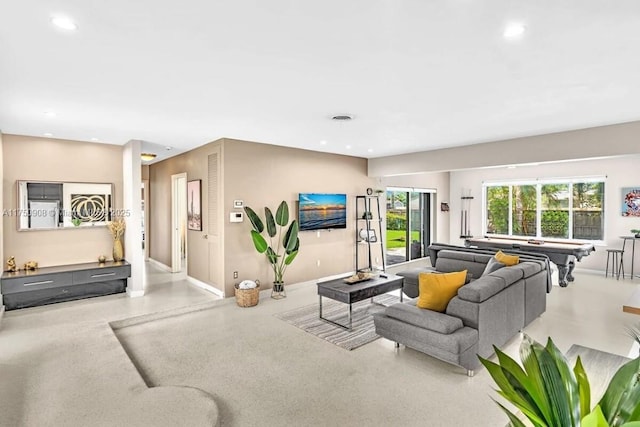 living area featuring baseboards, visible vents, and recessed lighting