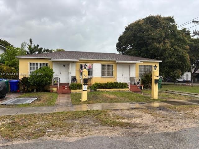 view of front of property featuring stucco siding