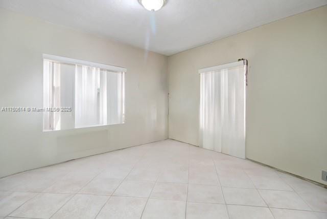 empty room featuring light tile patterned floors