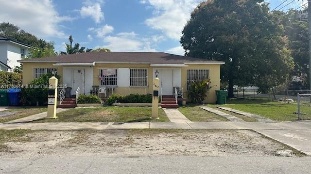 bungalow-style home featuring fence