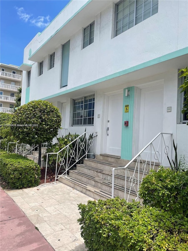 view of exterior entry featuring stucco siding