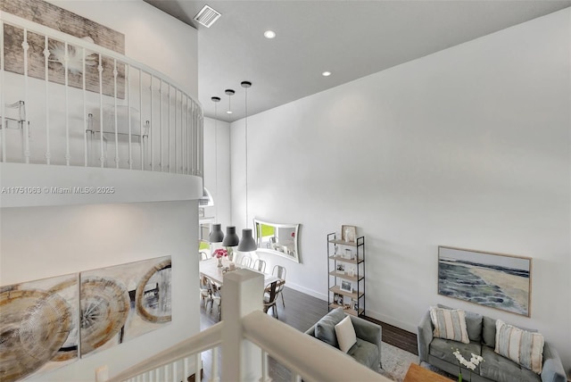 interior space featuring baseboards, visible vents, wood finished floors, and recessed lighting