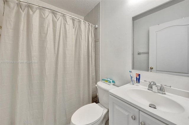 bathroom featuring a shower with shower curtain, a textured ceiling, toilet, and vanity