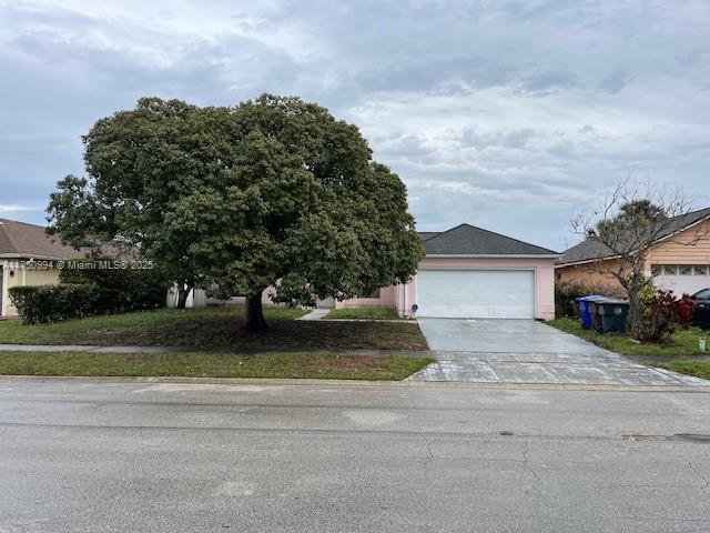 view of front of home featuring driveway