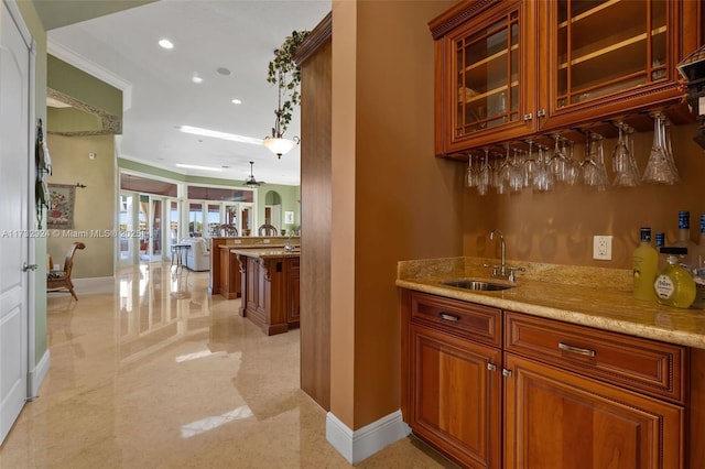 bar with recessed lighting, a sink, baseboards, indoor wet bar, and decorative light fixtures