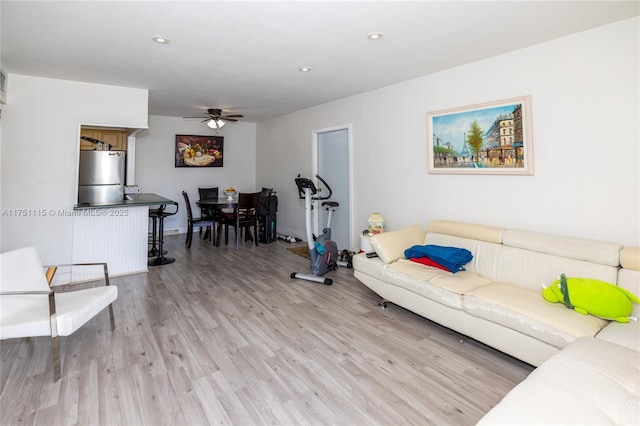 living room with ceiling fan, light wood finished floors, and recessed lighting