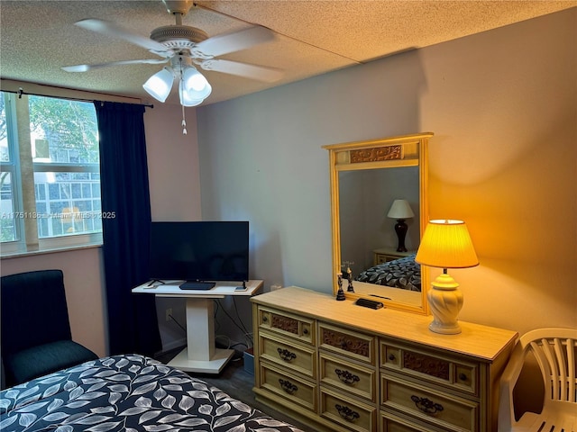 bedroom featuring a ceiling fan