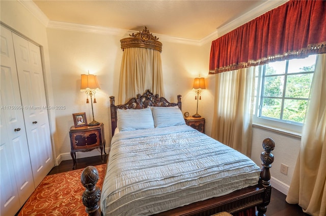 1111 Washington St, Hollywood, FL 33019 - bedroom featuring dark wood-style floors, a closet, baseboards, and crown molding
