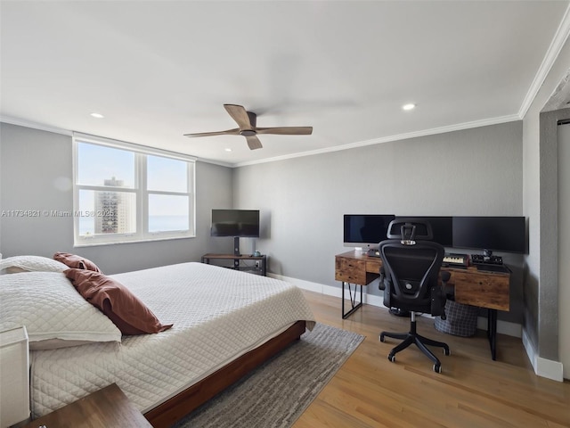 bedroom featuring a ceiling fan, baseboards, recessed lighting, light wood-style floors, and crown molding