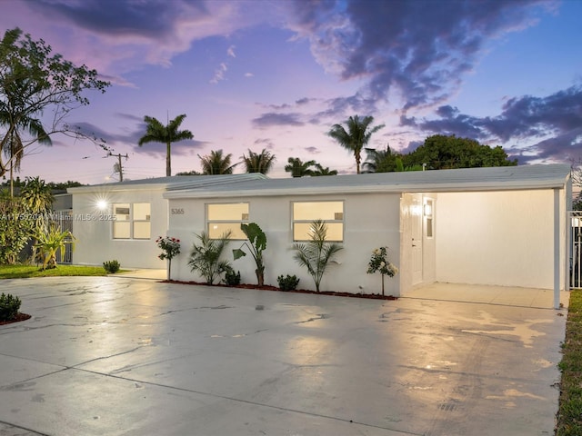 view of front of property featuring stucco siding