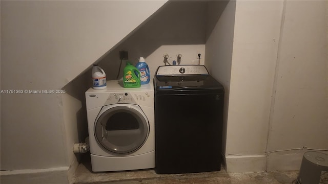 laundry room with laundry area and washing machine and dryer