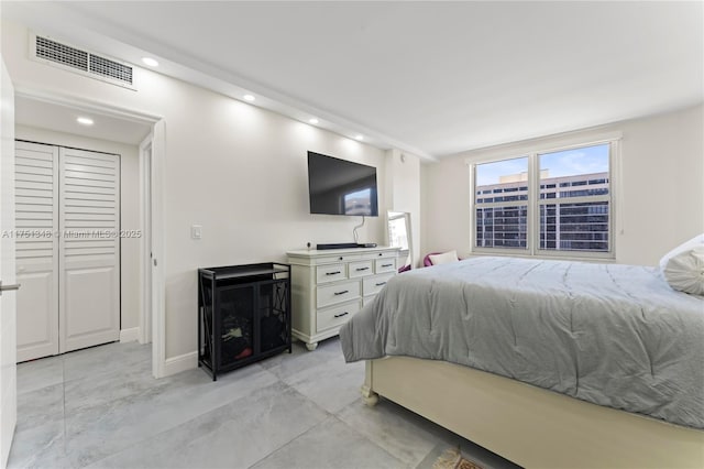 bedroom featuring baseboards, visible vents, and recessed lighting