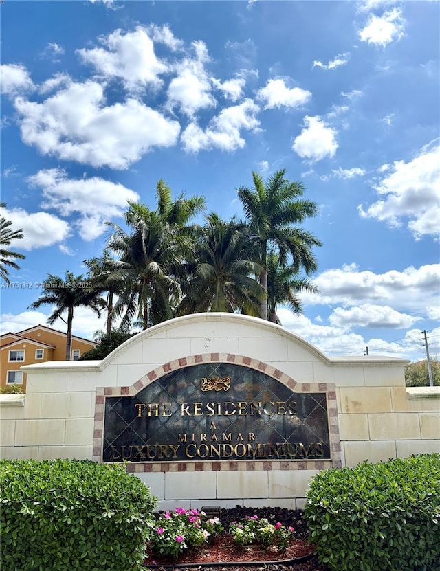 view of community / neighborhood sign