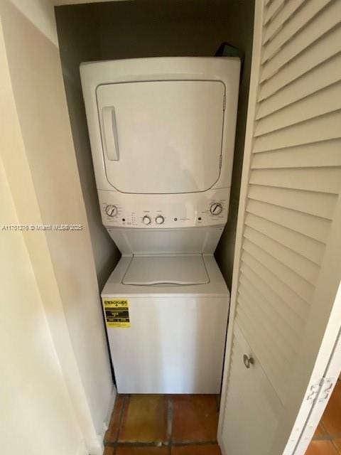 laundry room featuring laundry area and stacked washer / dryer