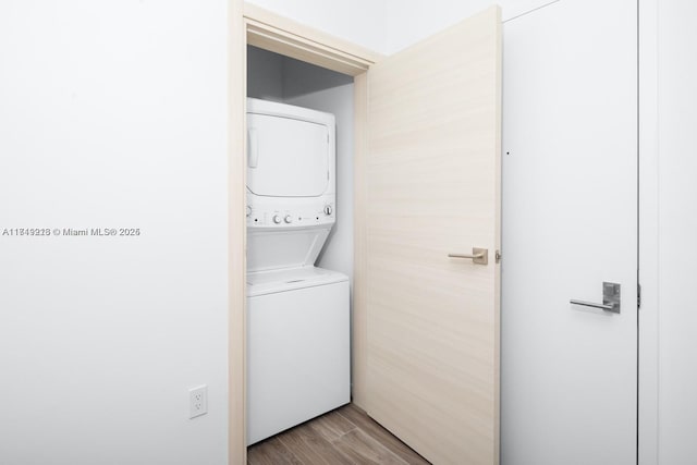 801 S Miami Ave Unit 1808, Miami, FL 33130 - laundry area featuring stacked washer and clothes dryer and light wood-style flooring