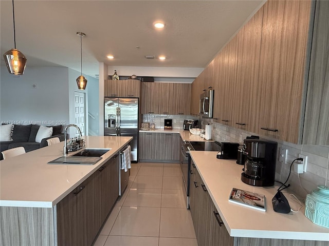 4640 NW 84th Ave Unit 13, Doral, FL 33166 - kitchen featuring stainless steel appliances, a sink, modern cabinets, tasteful backsplash, and an island with sink