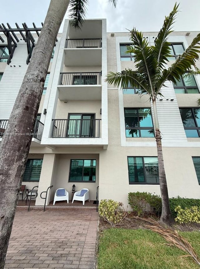 4640 NW 84th Ave Unit 13, Doral, FL 33166 - view of building exterior
