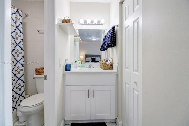 full bath with curtained shower, vanity, and toilet