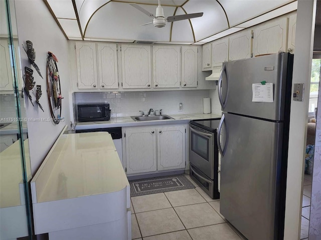 kitchen featuring decorative backsplash, stainless steel appliances, light countertops, under cabinet range hood, and a sink