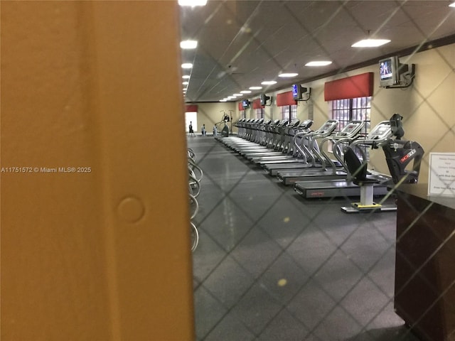 workout area featuring a drop ceiling