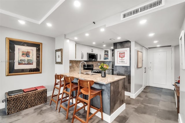 kitchen with visible vents, baseboards, appliances with stainless steel finishes, and white cabinets