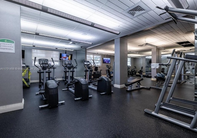 exercise room featuring visible vents and baseboards