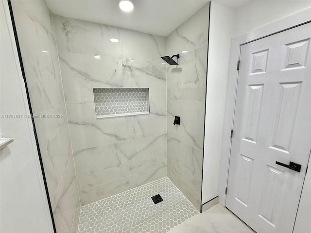 full bathroom featuring tiled shower