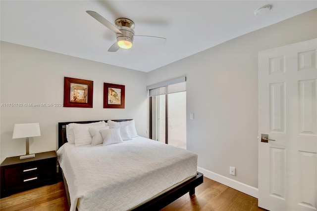 bedroom featuring light wood-style flooring, baseboards, and ceiling fan