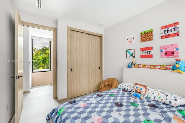 bedroom with a closet, visible vents, and baseboards